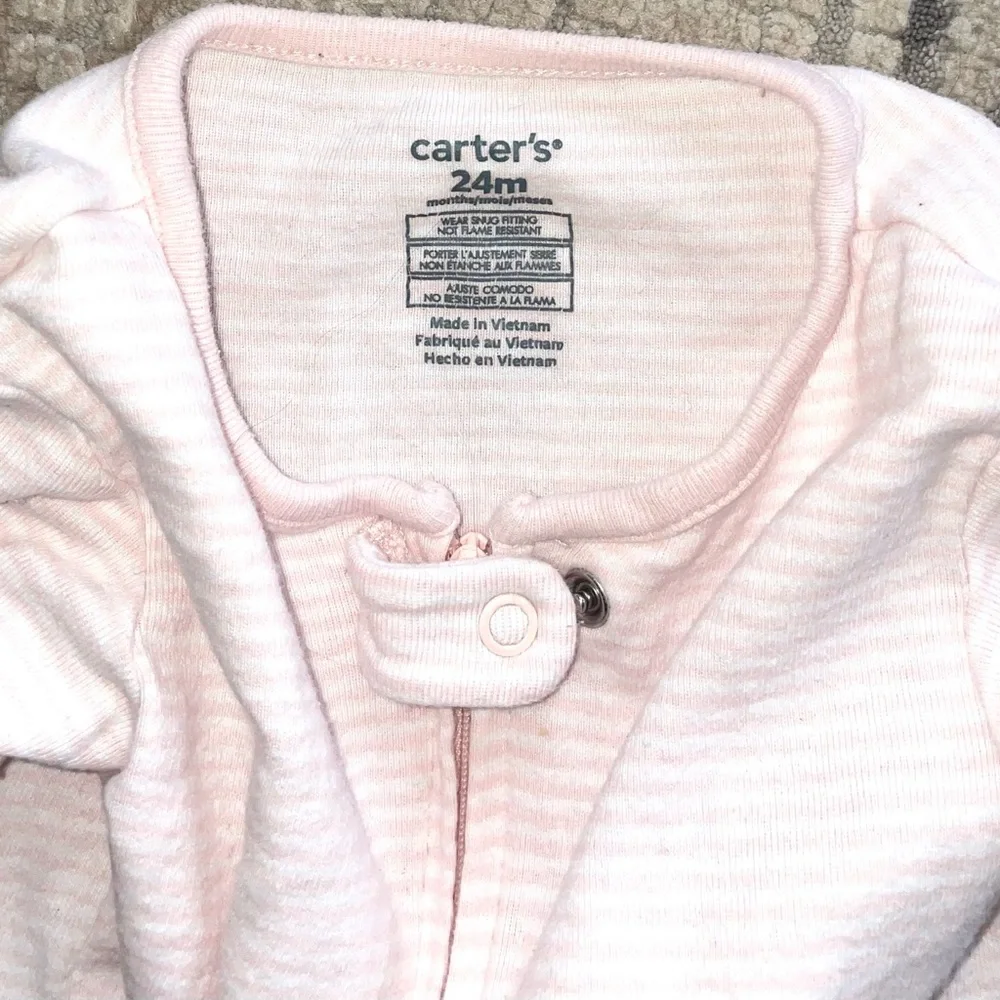 Carters footie onesie size 24 months - Picture 3 of 3